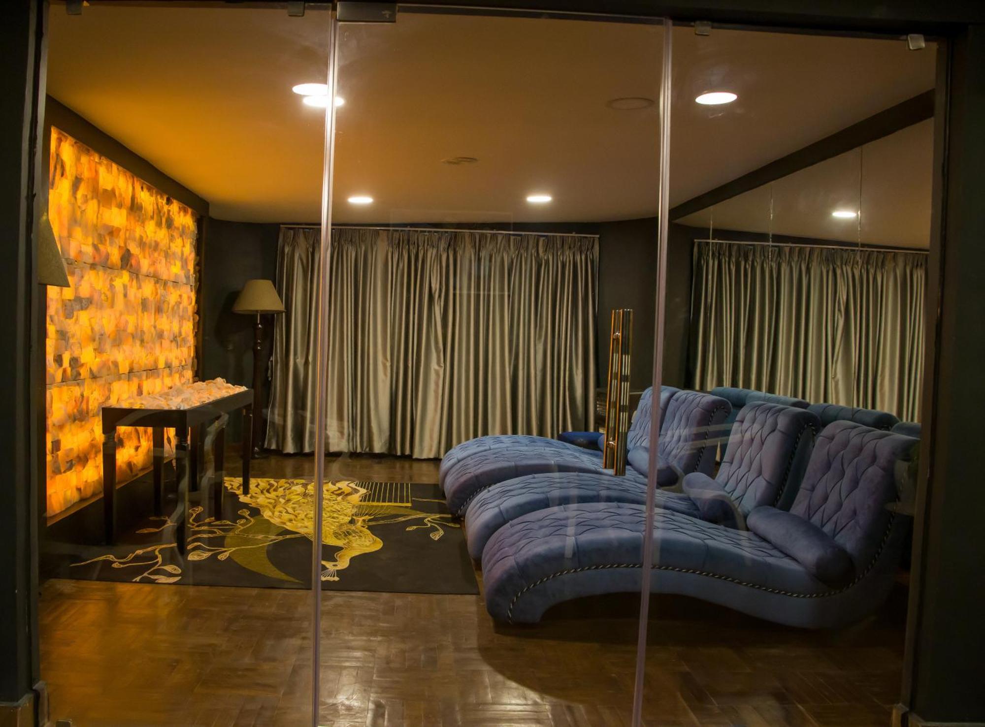 Vannasut Hotel And Spa Kathmandu Buitenkant foto